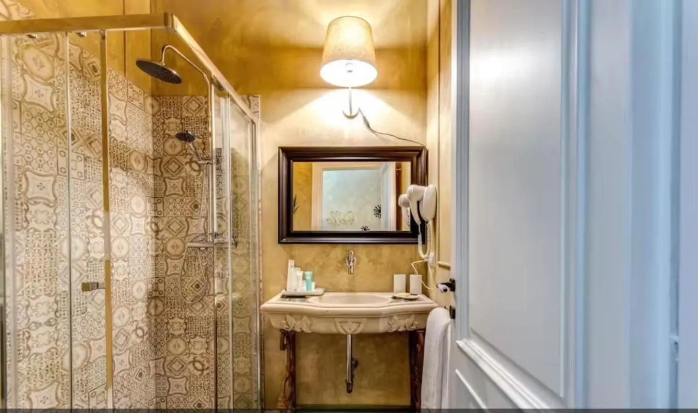 Spanish Steps Boutique Apartment Rzym Włochy